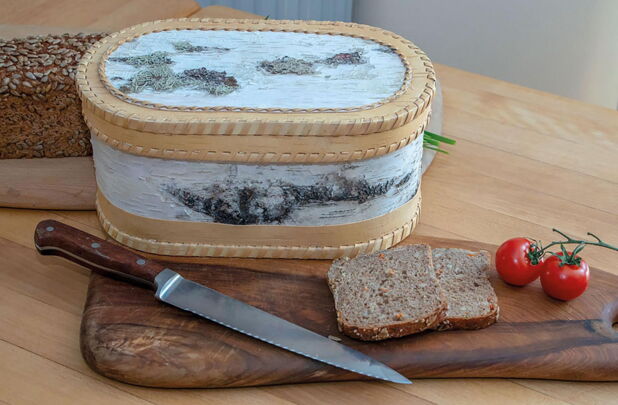 Birkenrinde-Brotdose mit weißer Rinde